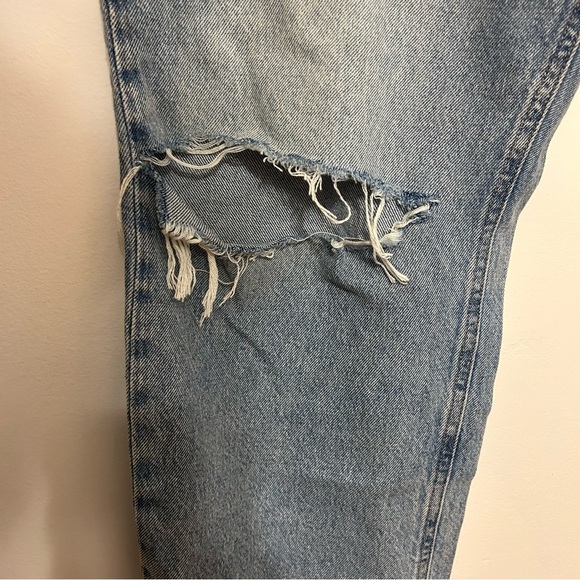 H&M • Rigid Distressed Jeans - Picture 3 of 8
